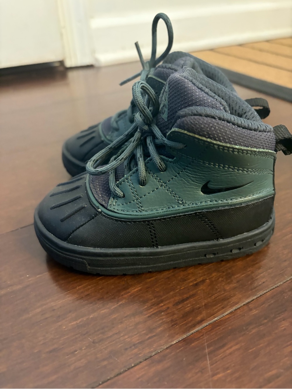 Nike Kids' High-Top Boots in Dark Green and Black